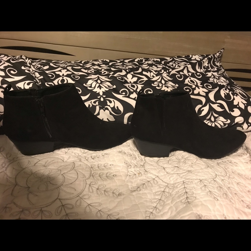 Black boots (short cut) Size 8